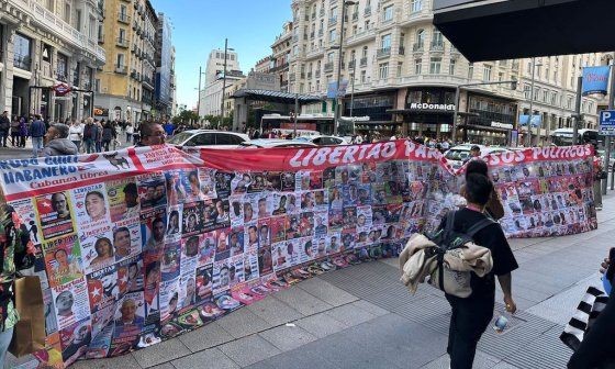 Activistas cubanos protestan en Madrid.